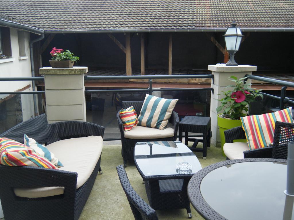 Hotel Gambetta Lons-le-Saunier Bagian luar foto