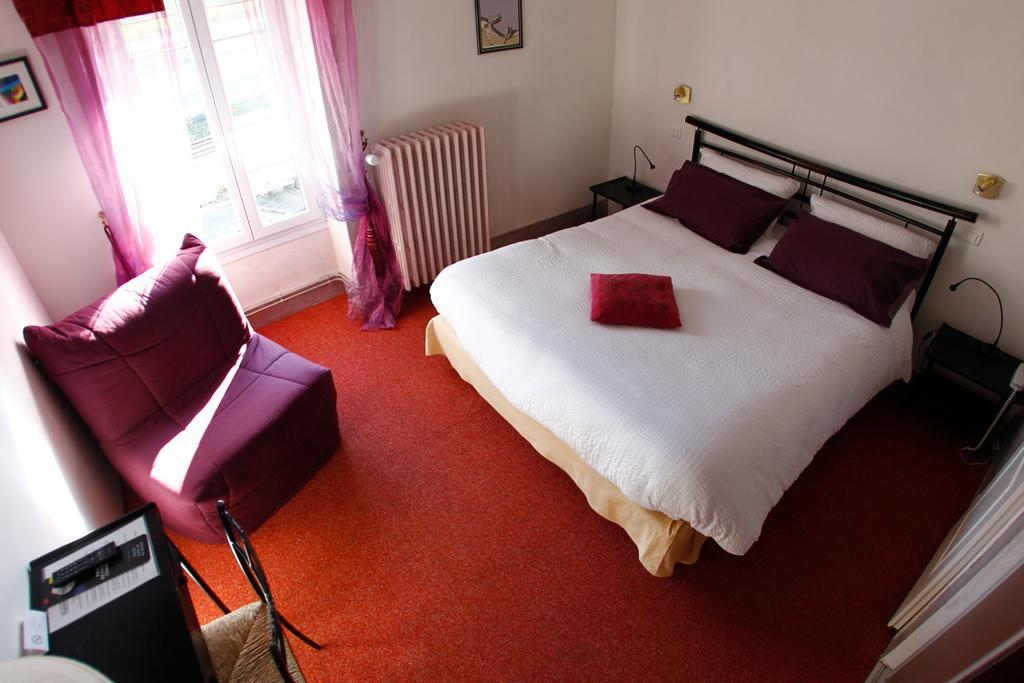 Hotel Gambetta Lons-le-Saunier Bagian luar foto